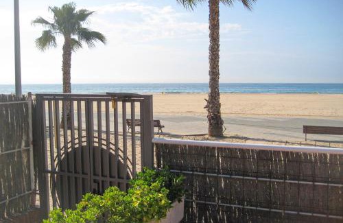 Torredembarra Apartamento | AT080 Pins, comunidad con piscina en 1ra línea de la playa