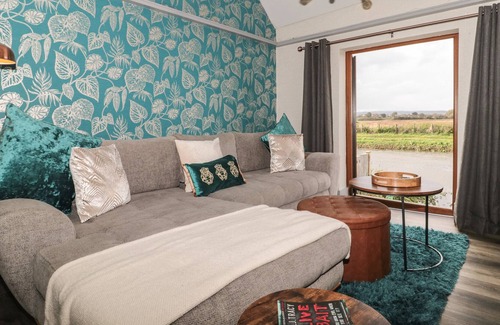 Burrowbridge Casa | ATHELNEY COTTAGE, pet friendly, with a garden in North Curry