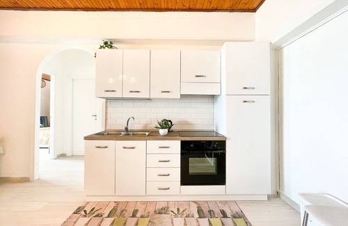 Licola Apartamento | Athena Seafront Apartment, Free Parking & Pool