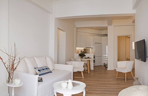 Platia Viktorias Apartamento | Flart ateniense, piso de 2 habitaciones, a 3 minutos del metro