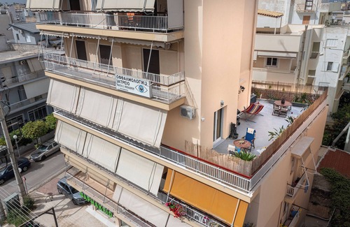 Dafni-Ymittos Apartamento | Athenian Oasis Near Athens Metro Mall