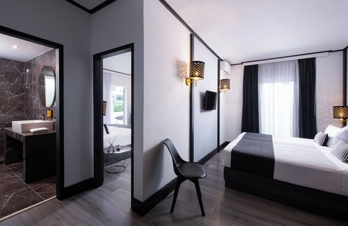 Vouliagmeni Hotel | Athenian Riviera Hotel & Suites