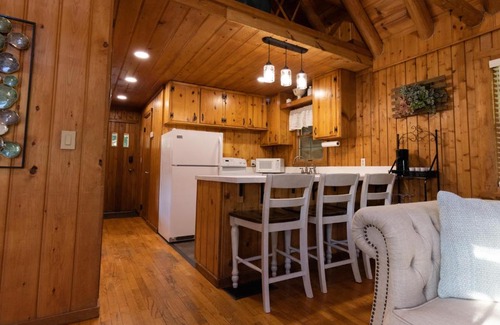 West Columbia Casa | Athens and Albany's Hillside Haven