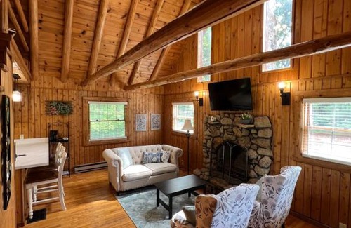 West Columbia Casa | Athens and Albany's Hillside Haven