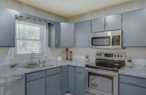 Athens Casa | Athens home w/Deck-Near Sanford Stadium!!!