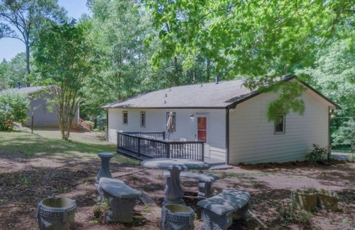 Athens Casa | Athens home w/Deck-Near Sanford Stadium!!!