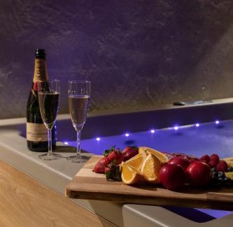 Attiki Apartamento | Athens Top Penthouse With Spa 5' to Metro