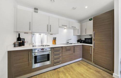 Spitalfields Apartamento | Athera - Festival Quarter, Canary Wharf 2 bed, 2 bath apartment with balcony and gym facility
