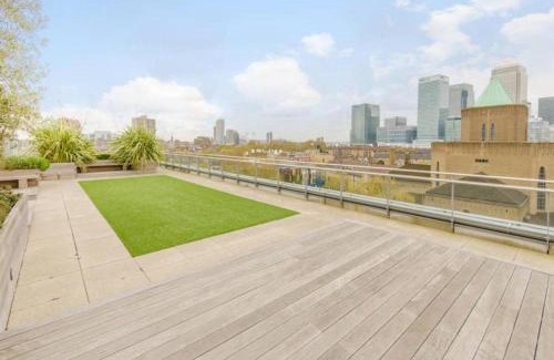Spitalfields Apartamento | Athera - Festival Quarter, Canary Wharf 2 bed, 2 bath apartment with balcony and gym facility