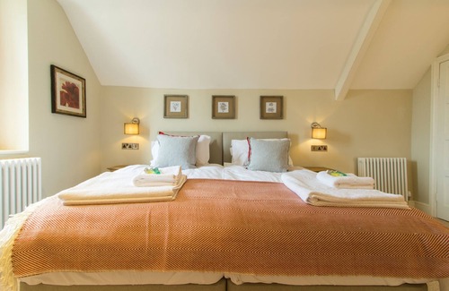 Ilminster Otro | Atherstone Farmhouse - casa de campo con techo de paja con capacidad para 14 personas en 6 habitaciones