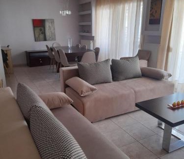Nea Peramos Apartamento | Athina's house by the sea