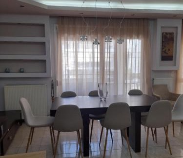 Nea Peramos Apartamento | Athina's house by the sea