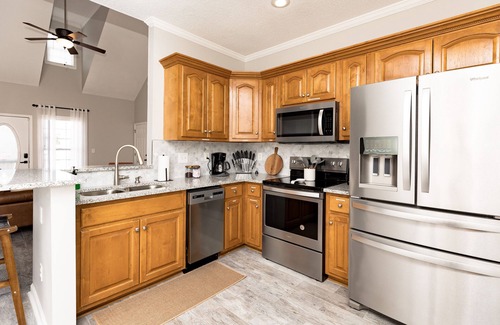 Houston County Casa | AtHome+1 Stay | Family Friendly 3BR | RAFB