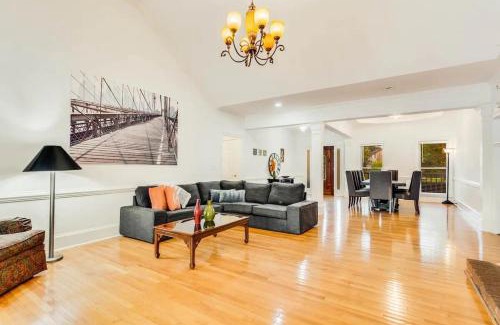 Conyers Casa | ATL 5BR Modern Sanctuary