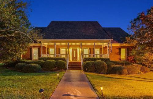 Conyers Casa | ATL 5BR Modern Sanctuary