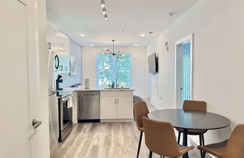 Old Fourth Ward Apartamento | ATL Condo with King Bed! Free Street Parking!