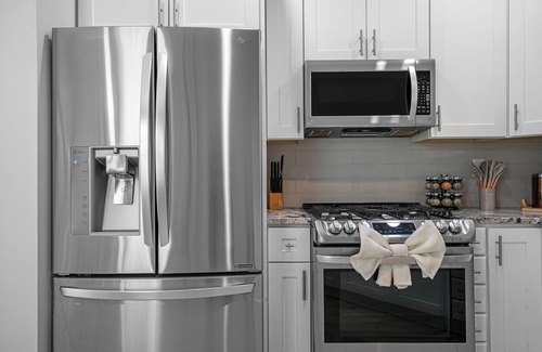 East Side Casa | Atlanta Central Historic Area, Near Parks & Dining. King Bed. Pet Friendly
