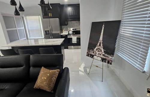 Candler-McAfee Apartamento | Atlanta Chic Getaway!