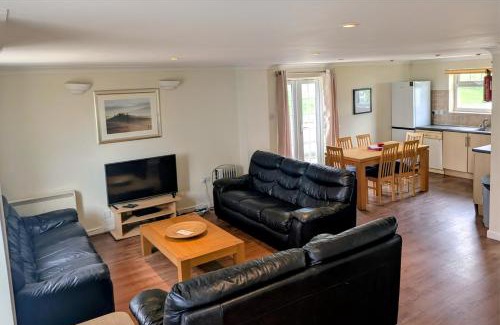 Saint Columb Major Casa | Atlantic Lodge - 4 Bedroom - Pool -Spa - Gym