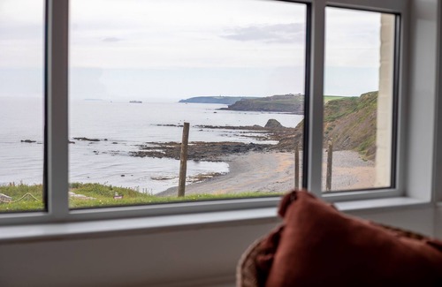 Widemouth Bay Cabaña | ATLANTIC COURT, pet friendly, with a garden in Widemouth Bay