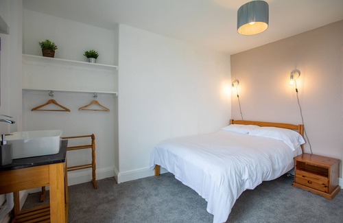 Widemouth Bay Cabaña | ATLANTIC COURT, pet friendly, with a garden in Widemouth Bay
