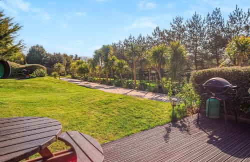 Bude Complejo | Atlantic Farm Surf Pods