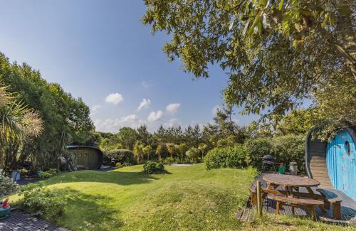 Bude Complejo | Atlantic Farm Surf Pods