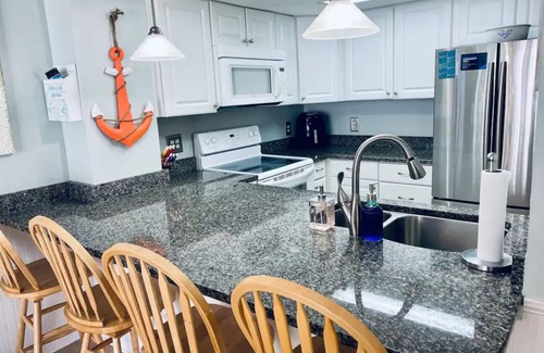 Sneads Ferry Condominio | Atlantic Paradise at St. Regis, Amazing Views, Steps to Beach and Self Check-In