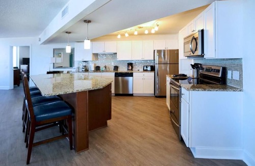Daytona Beach Shores Apartamento | Atlantic Terrace | 2 Bedroom Suite w/ Balcony
