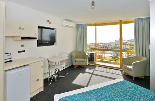 Glenelg Hotel | Atlantic Tower Motor Inn