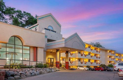 Lake Delton Hotel | Atlantis Family Waterpark Hotel, an Ascend Collection Hotel