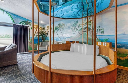 Lake Delton Hotel | Atlantis Family Waterpark Hotel, Ascend Hotel Collection