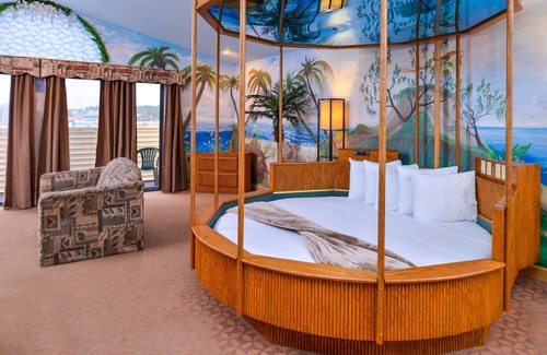 Lake Delton Hotel | Atlantis Family Waterpark Hotel, Ascend Hotel Collection