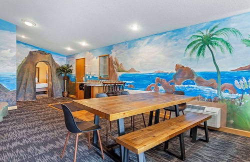 Lake Delton Hotel | Atlantis Family Waterpark Hotel, Ascend Hotel Collection