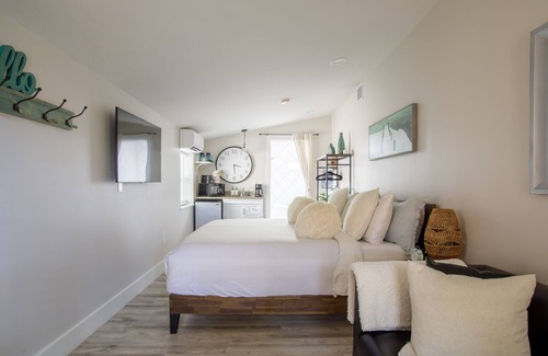 Key West Villa | Atlantis House Banyan Suite, close to beach, off-street parking, renovated