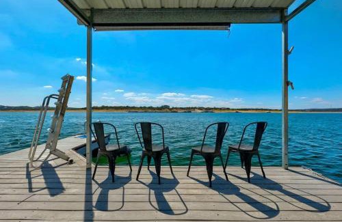 Volente Casa | Atlantis on Lake Travis Pool Hot Tub Dock