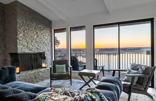 Volente Casa | Atlantis on Lake Travis Pool Hot Tub Dock