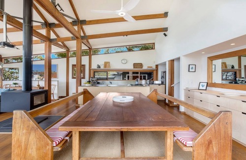 Killcare Casa | Atlas - House for all seasons, spa with ocean views and cozy fireplace