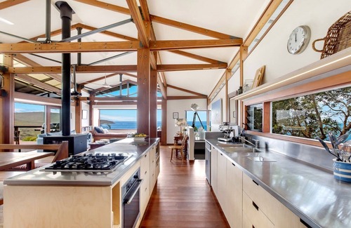 Killcare Casa | Atlas - House for all seasons, spa with ocean views and cozy fireplace
