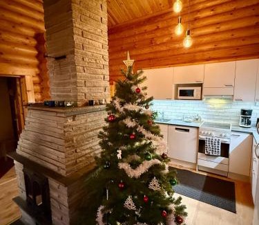 Yllasjarvi Chalet De Esquí | Atmospheric log cabin by the ski tracks