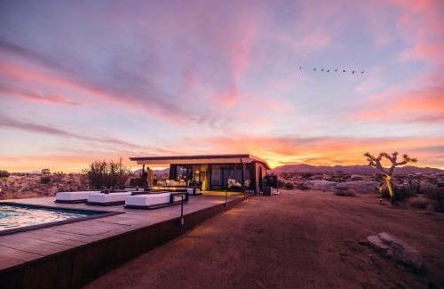 Pioneertown Casa | Atomic Ranch l Modern Pool Cabin Against 250 Acres