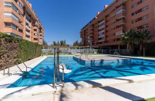 Almeria Apartamento | ATP La Goleta a 5 minutos de la Playa, Piscina, Frente a Recinto Ferial y Parking Privado Gratis!