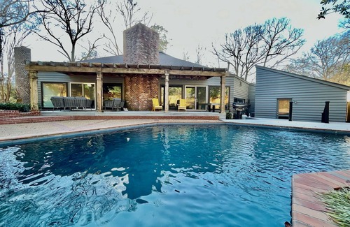 East Memphis Casa | Atrium/sauna/gym/pool (salt water)/5000 sf