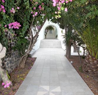 Fira Casa | Atrium Villa