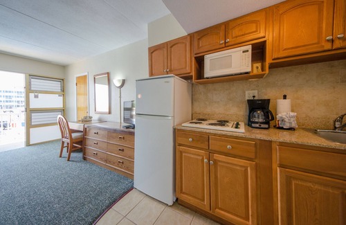 Wildwood Crest Hotel | Attache Motel