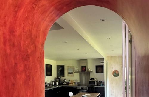Bercheres-sur-Vesgre Casa | Attached house in walled garden 60 km from Paris, charming village