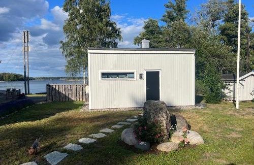 Vastervik Casa | Attefallshus på hornsudde