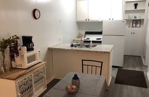 Hillcrest Apartamento | ¡Atención profesionales de viajes (enfermeras, etc.)! Alquiler a largo plazo