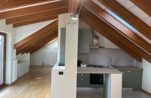 Seregno Apartamento | Ático en el centro de Seregno (ORCHIDEA APARTMENT)