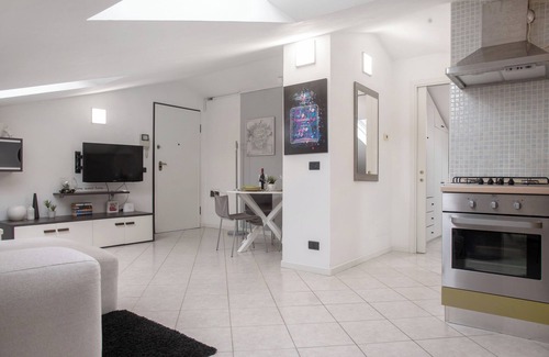 Intra Apartamento | Apartamento abuhardillado 'Massimo - Verbania Intra' con Wi-Fi y aire acondicionado
